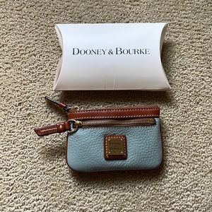 Dooney & Bourke card case bag